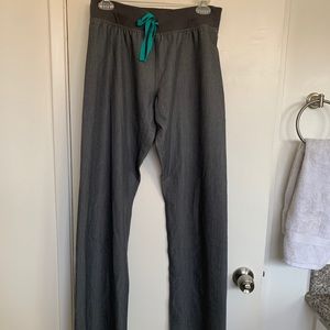 Livingston scrub bottom in graphite color size XS